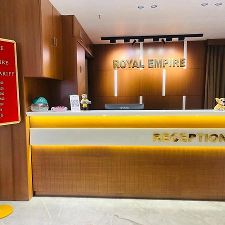 Hotel Royal Empire Gándhínagar Exteriér fotografie